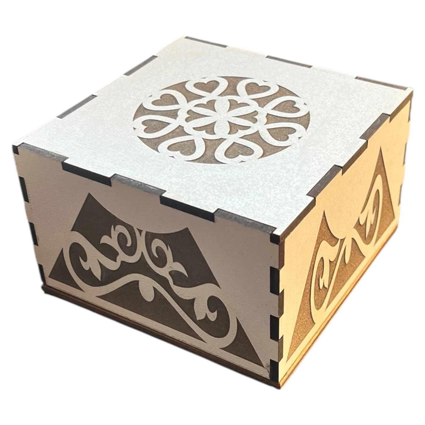 Fehér gravírozott fa díszdoboz 