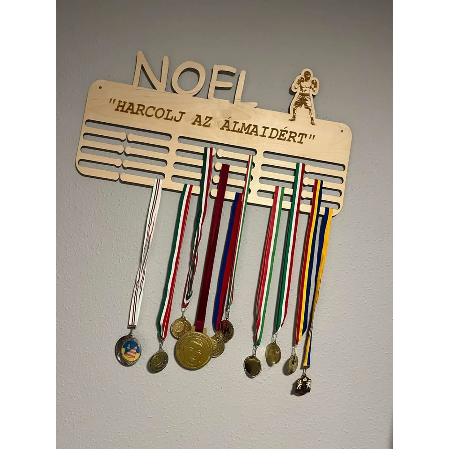 Személyre szabható fa éremtartó