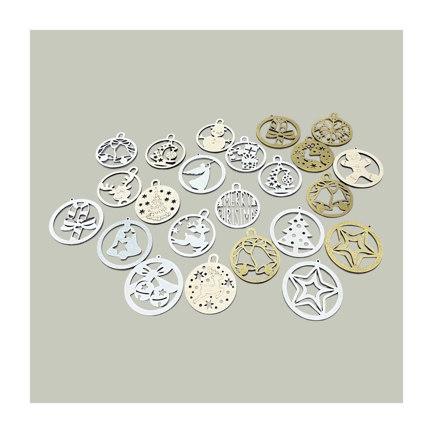 Karácsonyfadísz szett közepes díszdobozban – 24 db fa dísz