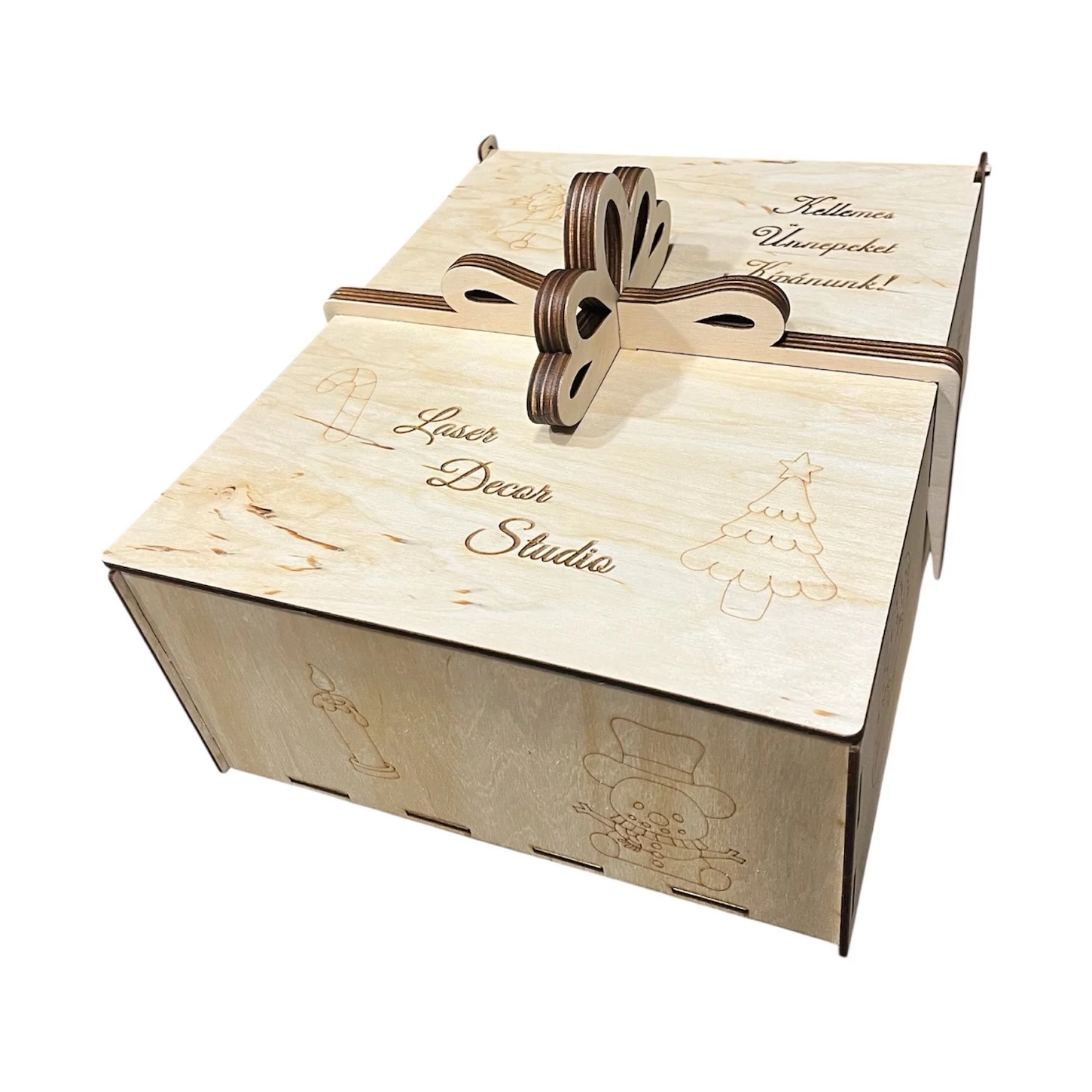 Személyre szabható fa ajándékdoboz masnival – karácsonyi díszcsomagolás